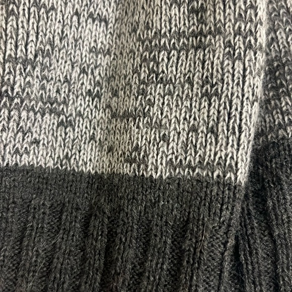 Grey Puff Ball Winter Snow Beanie - Picture 4 of 7